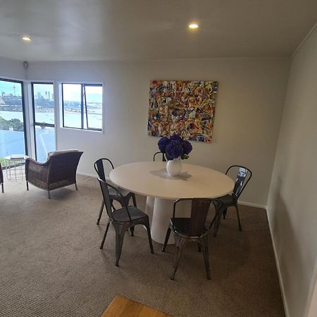 2 Bedroom Home, City And Sea Views 奥克兰 外观 照片