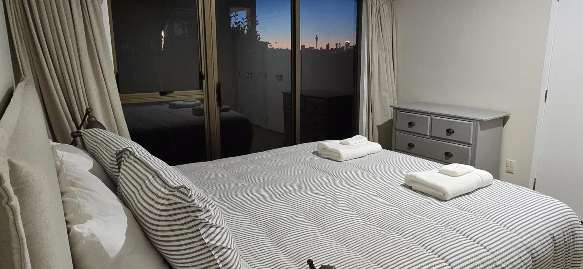 2 Bedroom Home, City And Sea Views 奥克兰 外观 照片