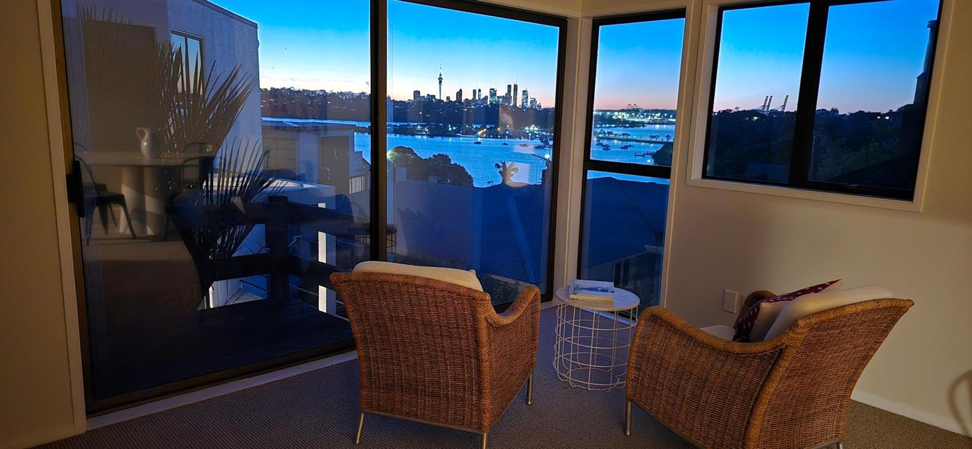 2 Bedroom Home, City And Sea Views 奥克兰 外观 照片